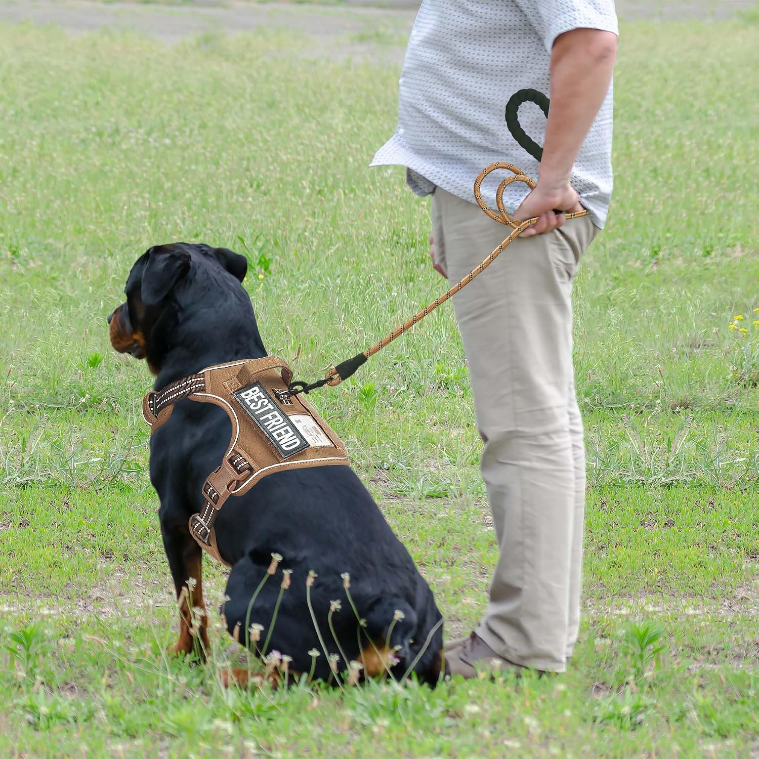 Haapaw Arnés táctico resistente para perros grandes, arnés ajustable para mascotas, reflectante, de fácil control, arnés para perros de trabajo, grande, marrón